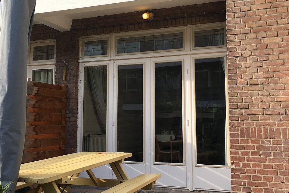 binnenbeglazing
buitenbeglazing
zonwerend glas
geluidswerend glas
inbraakwerend glas
hoogrendementsglas
premie hoogrendementsglas
ruit vervangen
winkelraam vervangen
kantoorruit vervangen
kantoorruit kapot
winkelruit kapot
gebroken glazen deur
beglazing vervangen
glas vervangen in bestaande ramen